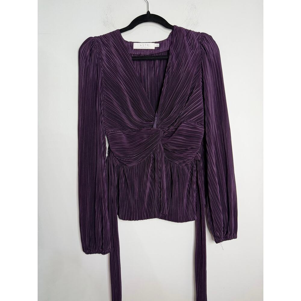 ASTR the Label pleated long-sleeve blouse with a twist-front detail Sz Medium